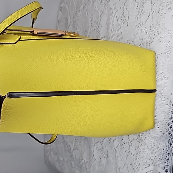Tory Burch Perry Triple Compartment golden yellow leather shoulder bag purse - Picture 7 of 10